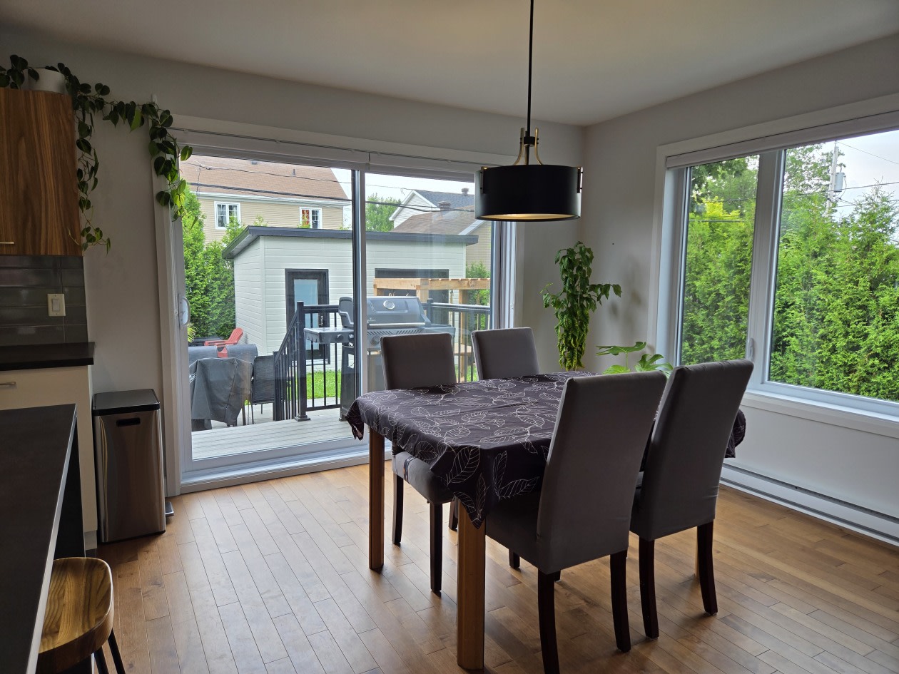 Salle à manger — 1374 Rue Des Calèches, Québec, G3K 0M8, Québec