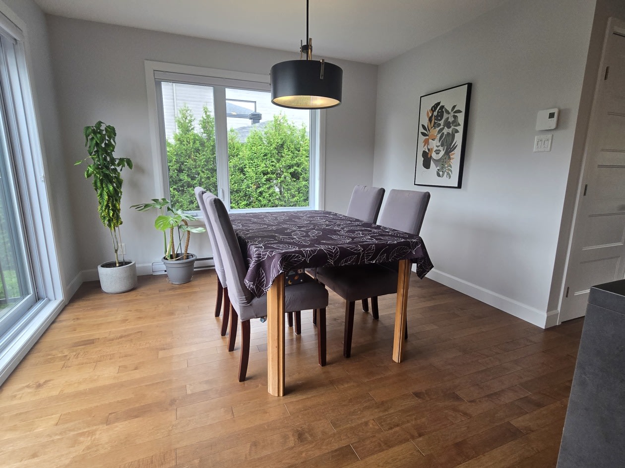 Salle à manger — 1374 Rue Des Calèches, Québec, G3K 0M8, Québec