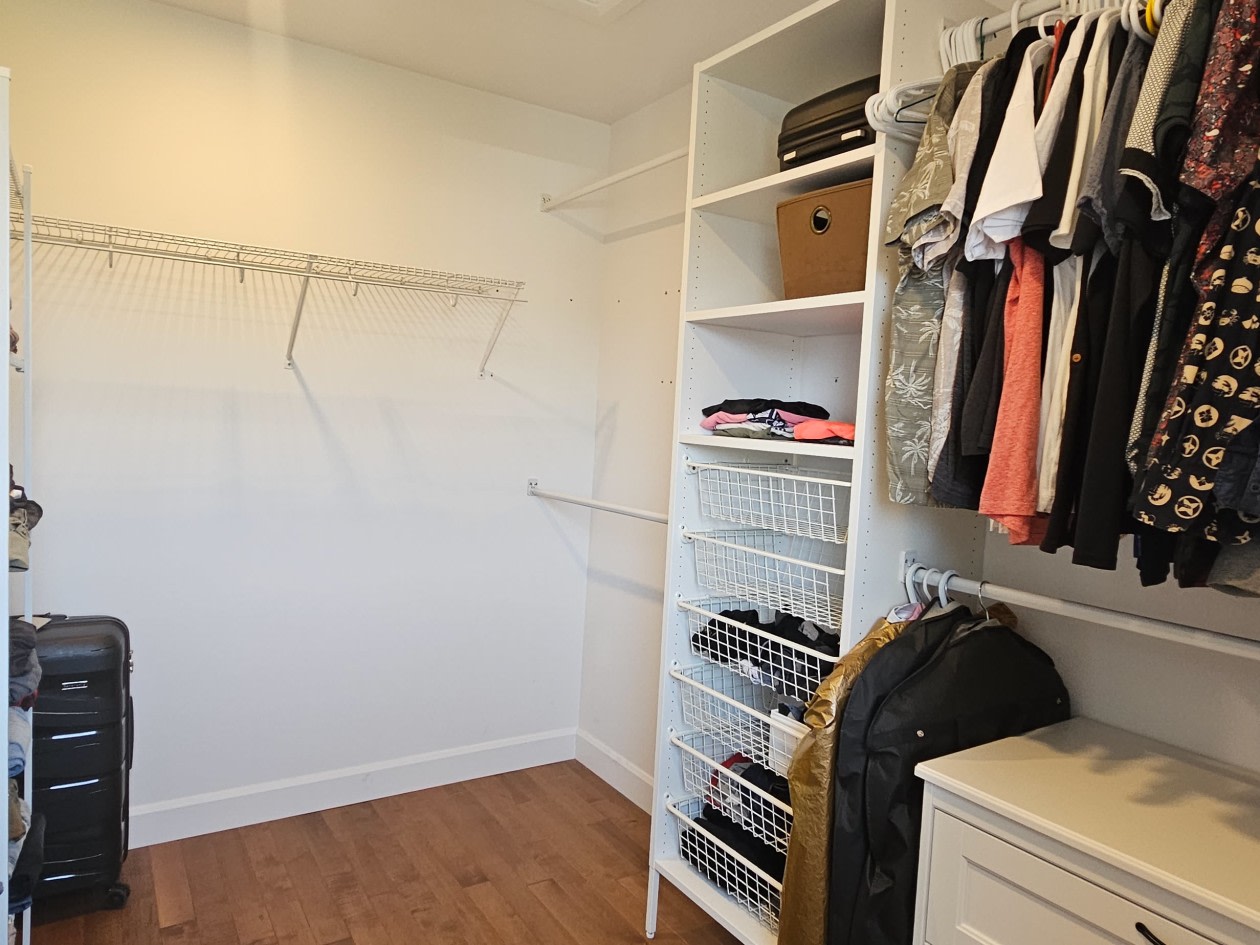 Penderie — 1374 Rue Des Calèches, Québec, G3K 0M8, Québec