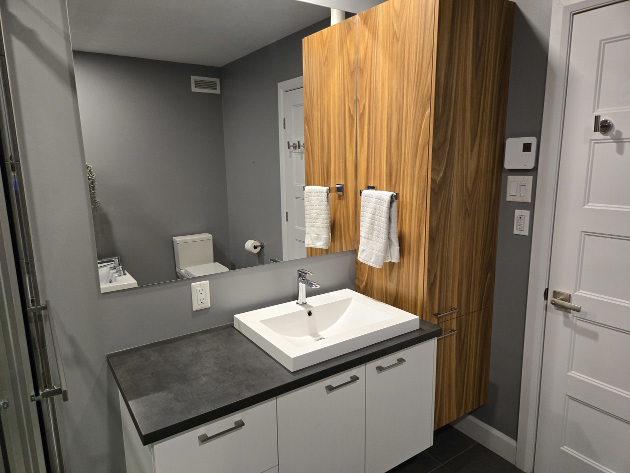 Salle de bains — 1374 Rue Des Calèches, Québec, G3K 0M8, Québec