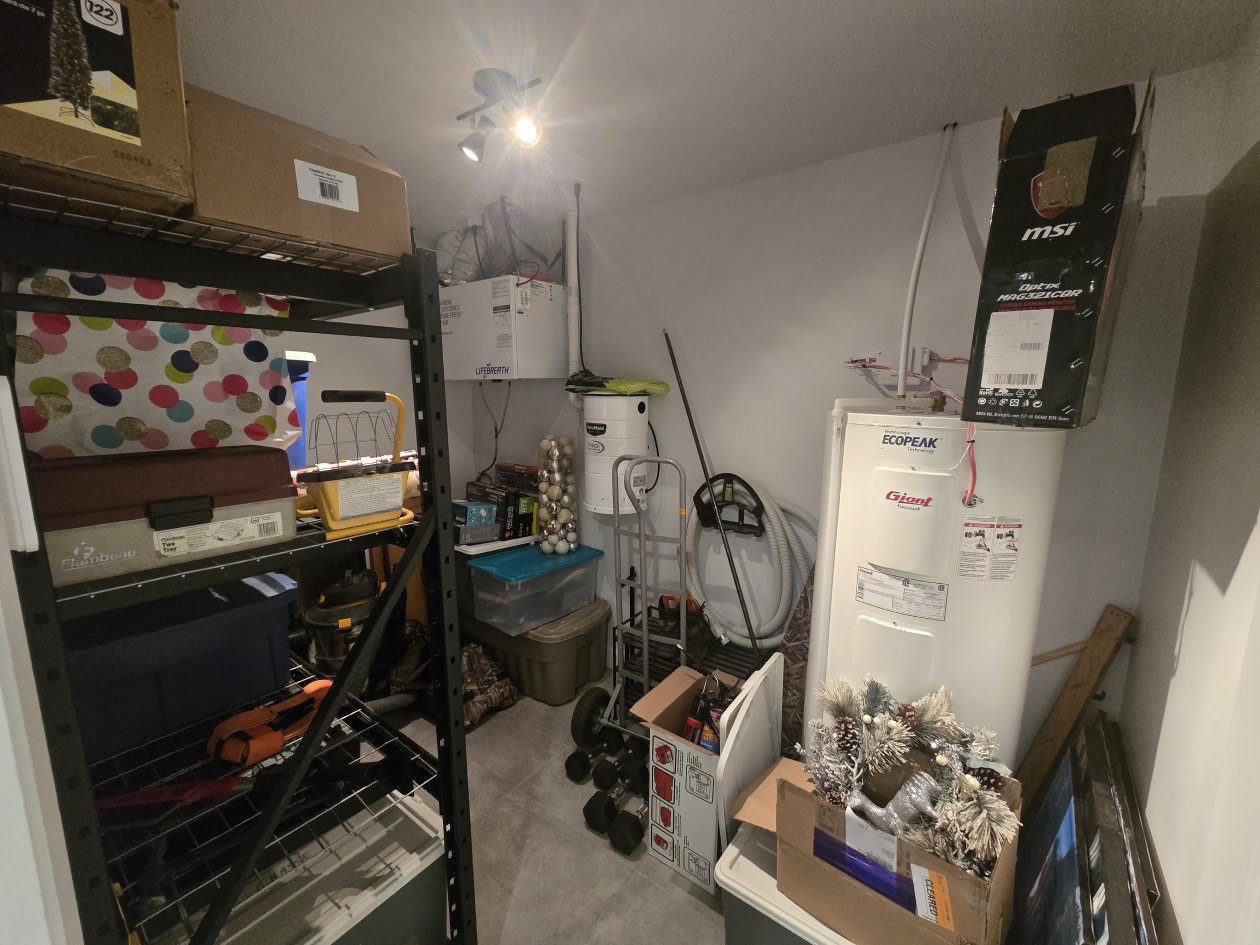Rangement — 1374 Rue Des Calèches, Québec, G3K 0M8, Québec