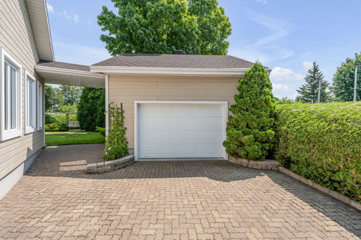 Garage — 4125, Av. Terriot, Québec (Les Rivières), G2E3T1, Québec (Les Rivières)