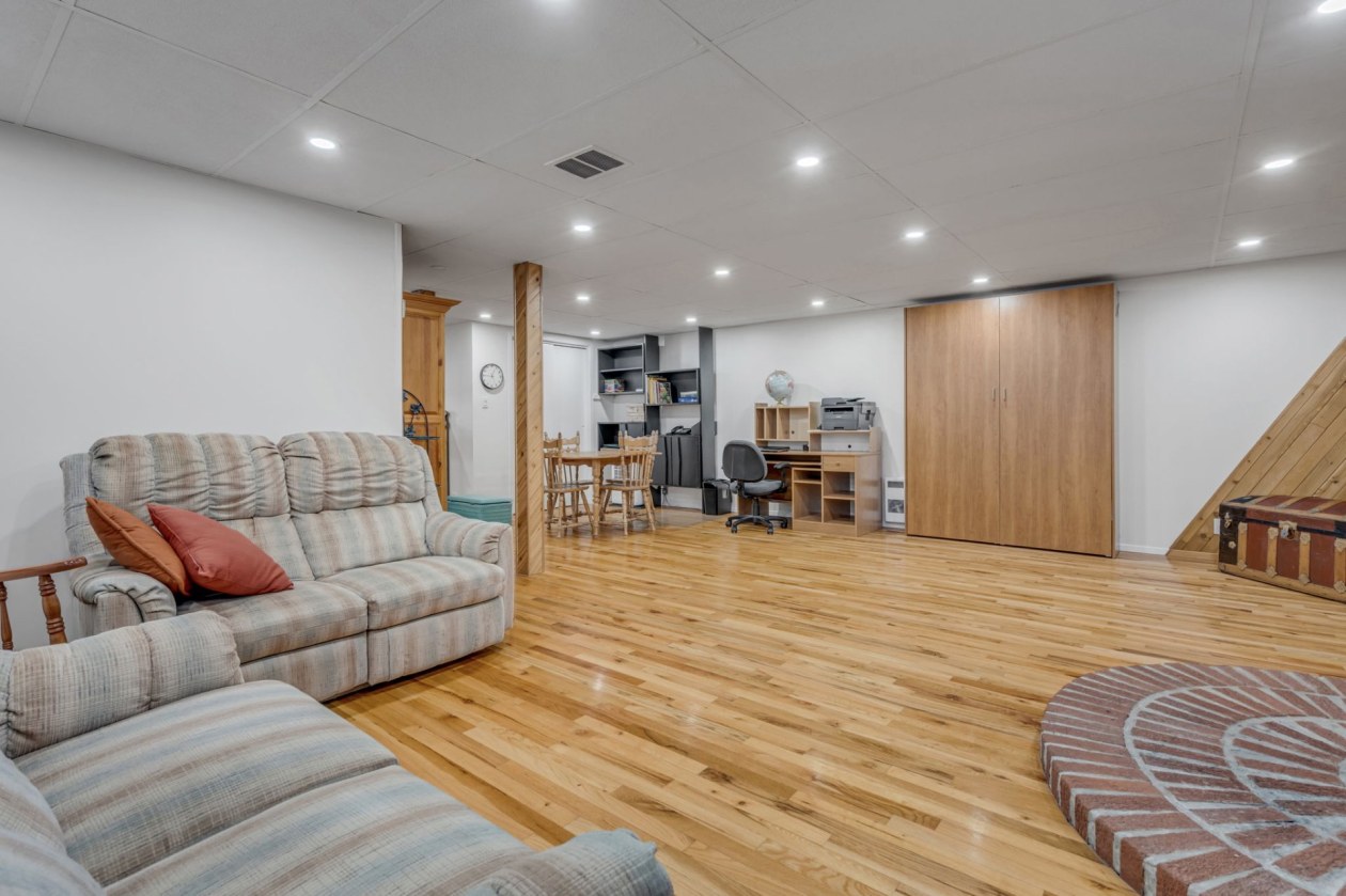 Salle familiale — 4125, Av. Terriot, Québec (Les Rivières), G2E3T1, Québec (Les Rivières)