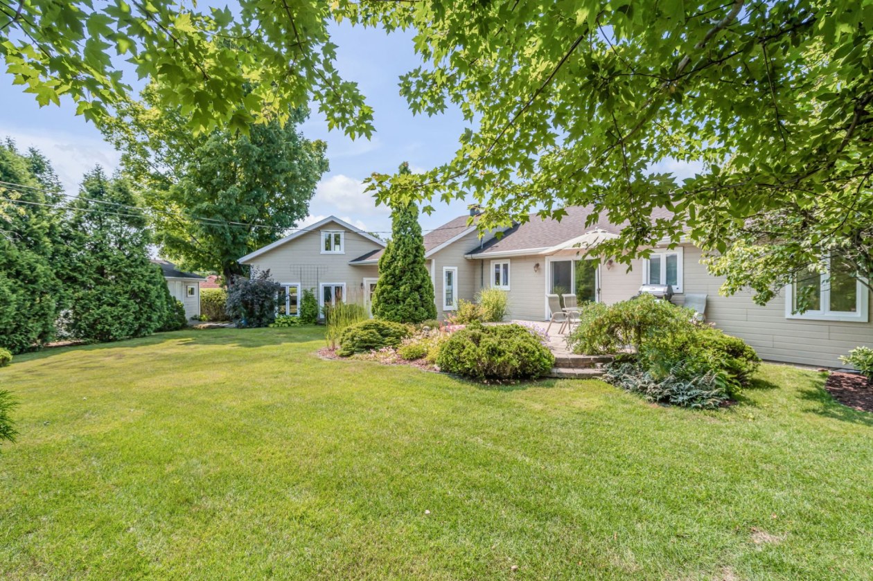 Cour — 4125, Av. Terriot, Québec (Les Rivières), G2E3T1, Québec (Les Rivières)