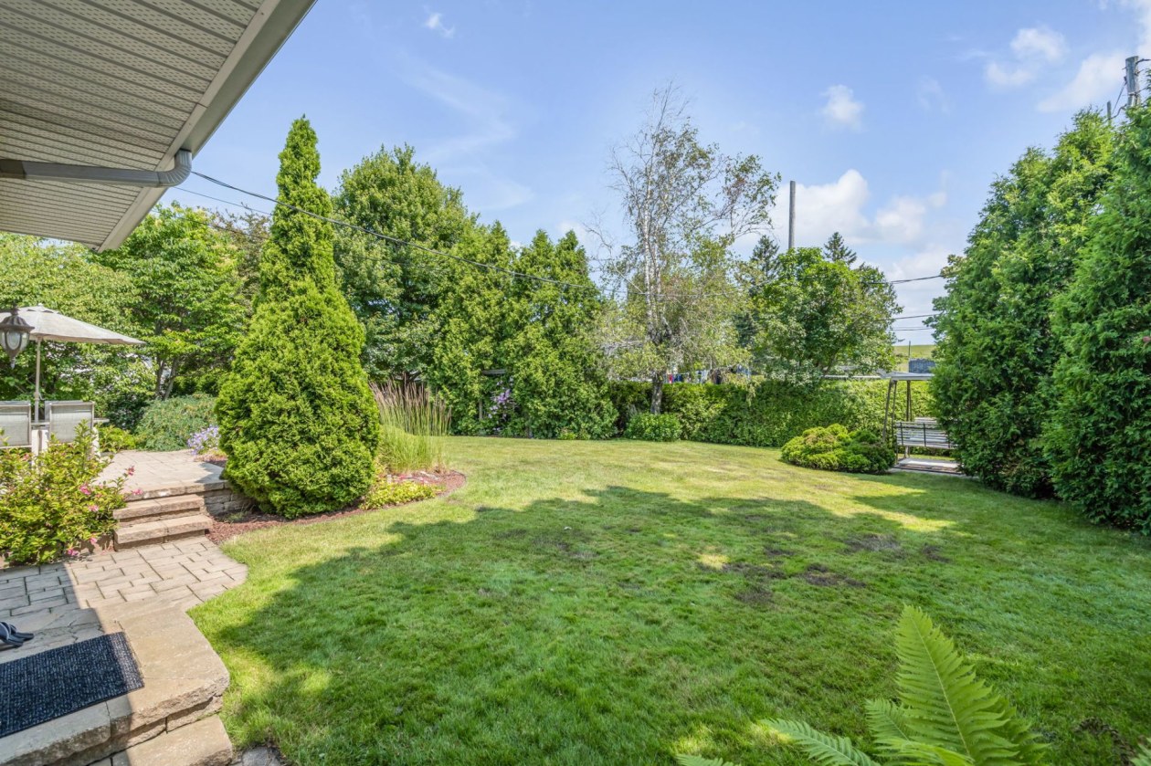 Cour — 4125, Av. Terriot, Québec (Les Rivières), G2E3T1, Québec (Les Rivières)