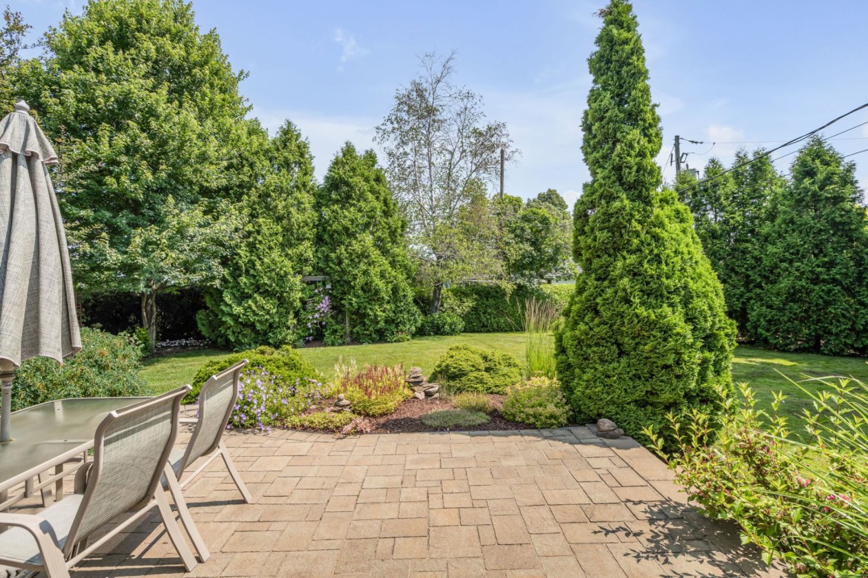 Cour — 4125, Av. Terriot, Québec (Les Rivières), G2E3T1, Québec (Les Rivières)