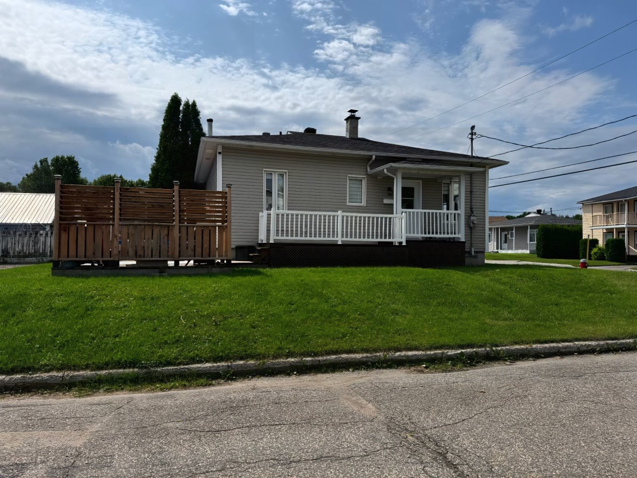 Extérieur — 1731, Rue Launière, Saguenay (Jonquière), G7S4J6, Saguenay (Jonquière)