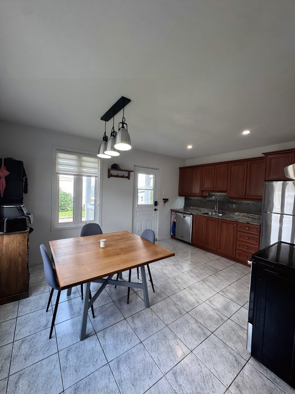 Salle à manger — 1731, Rue Launière, Saguenay (Jonquière), G7S4J6, Saguenay (Jonquière)