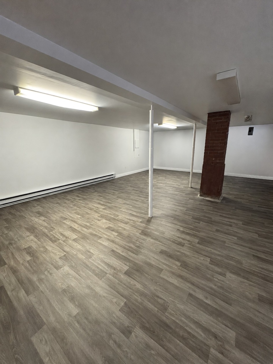 Salle familiale — 1731, Rue Launière, Saguenay (Jonquière), G7S4J6, Saguenay (Jonquière)