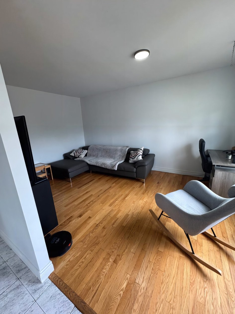 Salon — 1731, Rue Launière, Saguenay (Jonquière), G7S4J6, Saguenay (Jonquière)