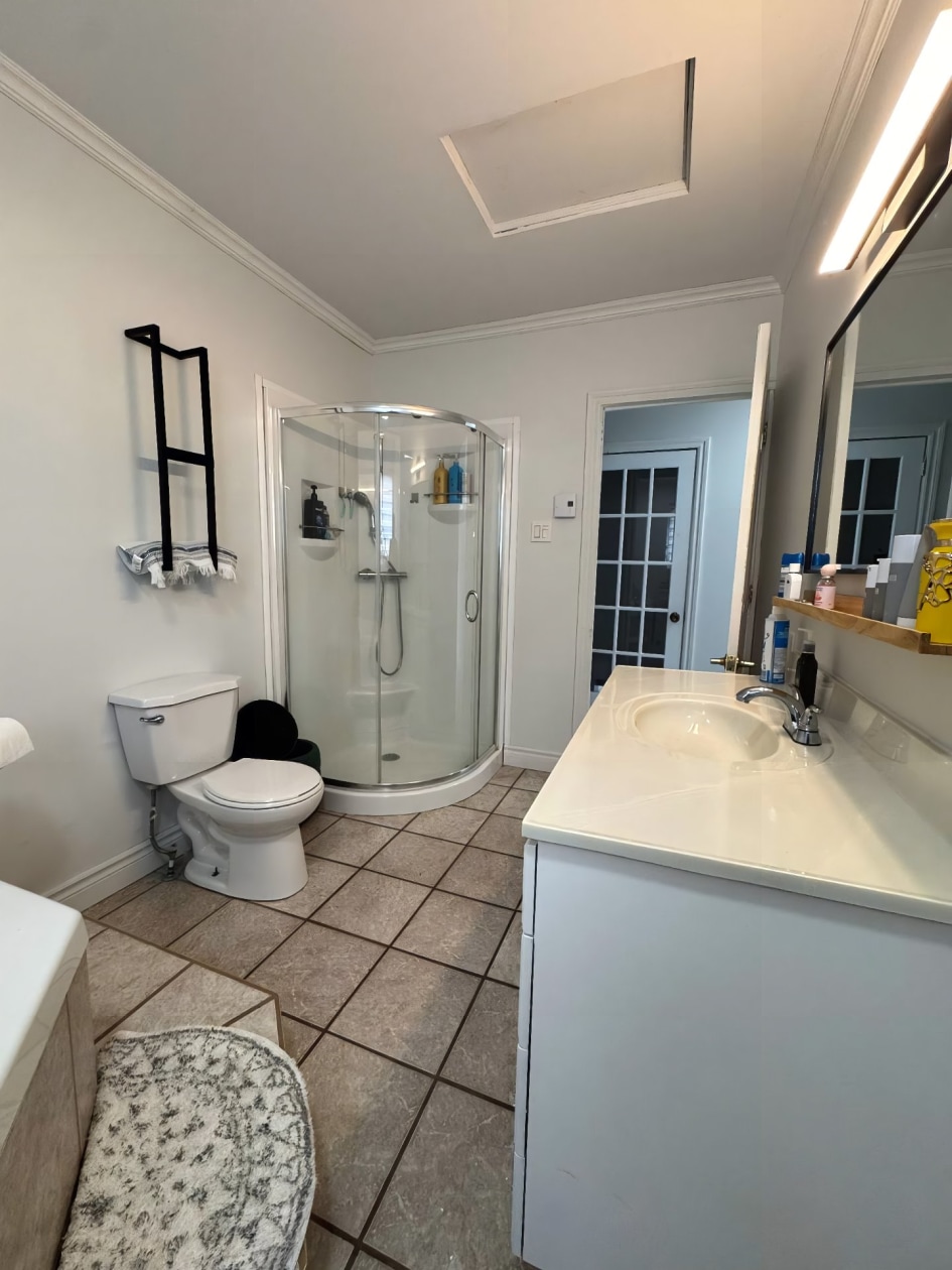 Salle de bains — 1731, Rue Launière, Saguenay (Jonquière), G7S4J6, Saguenay (Jonquière)
