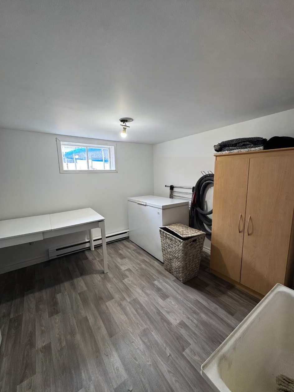 Salle familiale — 1731, Rue Launière, Saguenay (Jonquière), G7S4J6, Saguenay (Jonquière)