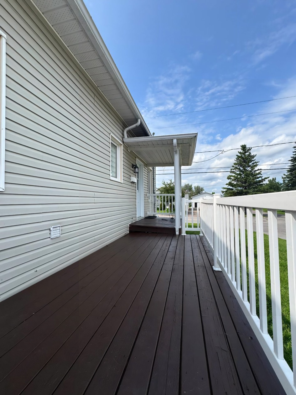 Balcon — 1731, Rue Launière, Saguenay (Jonquière), G7S4J6, Saguenay (Jonquière)
