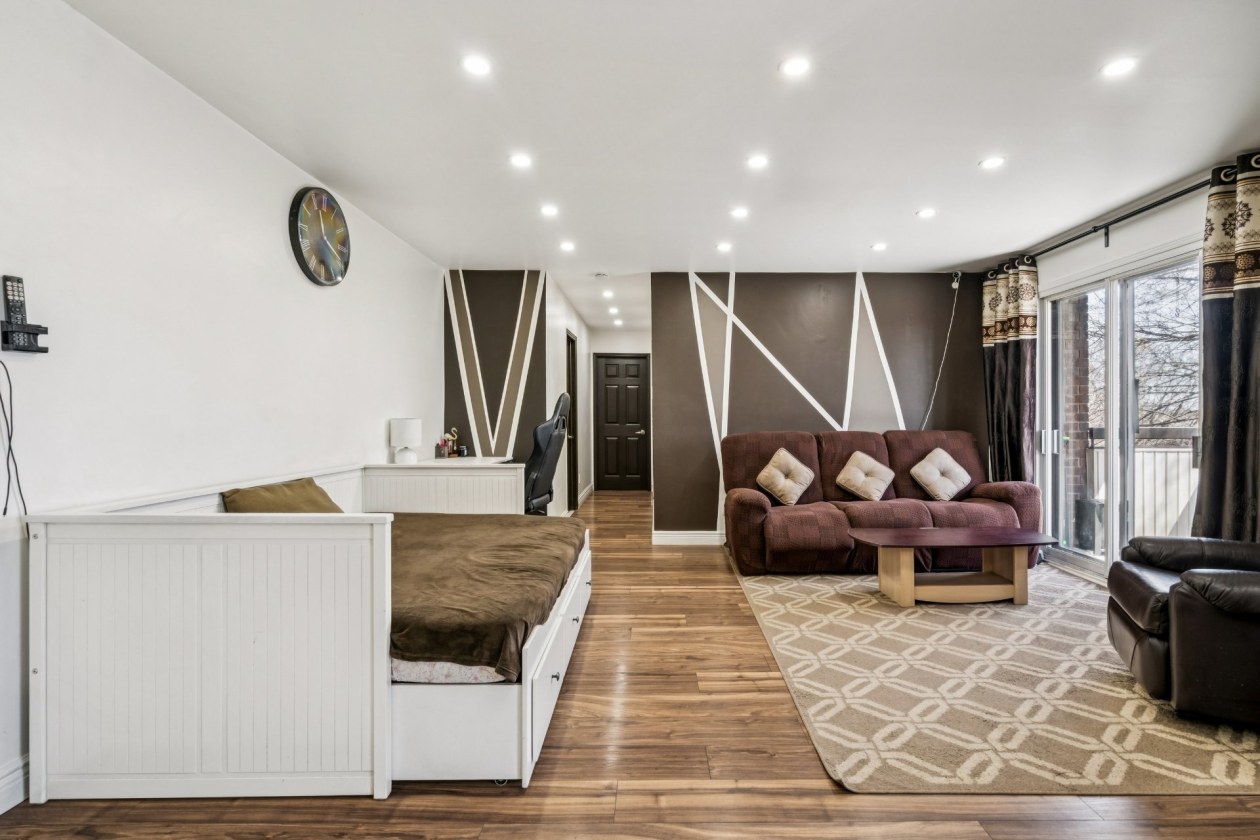 Salon — 13111, Rue Forsyth, 304, Montréal (Rivière-des-Prairies/Pointe-aux-Trembles), H1A4C2, Montréal (Rivière-des-Prairies/Pointe-aux-Trembles)