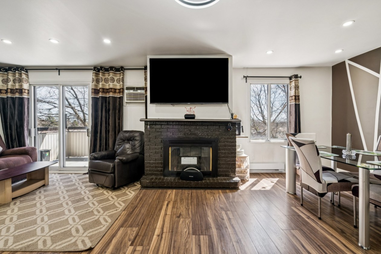 Salon — 13111, Rue Forsyth, 304, Montréal (Rivière-des-Prairies/Pointe-aux-Trembles), H1A4C2, Montréal (Rivière-des-Prairies/Pointe-aux-Trembles)