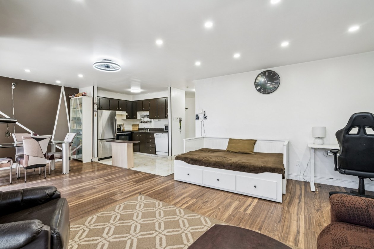 Salon — 13111, Rue Forsyth, 304, Montréal (Rivière-des-Prairies/Pointe-aux-Trembles), H1A4C2, Montréal (Rivière-des-Prairies/Pointe-aux-Trembles)
