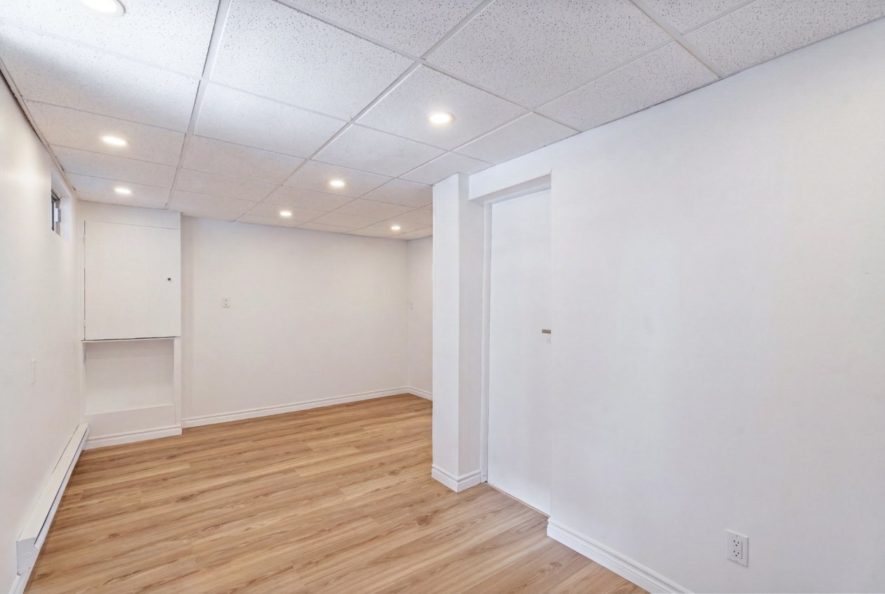 Salon — 555, Tsse de la Beauce, Montréal (LaSalle), H8R2W9, Montréal (LaSalle)