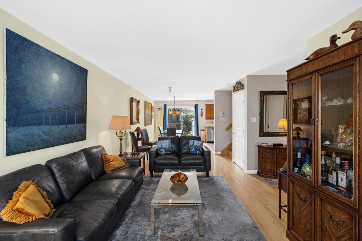 Salon — 816, Rue du Faubourg, Longueuil (Le Vieux-Longueuil), J4N1S6, Longueuil (Le Vieux-Longueuil)