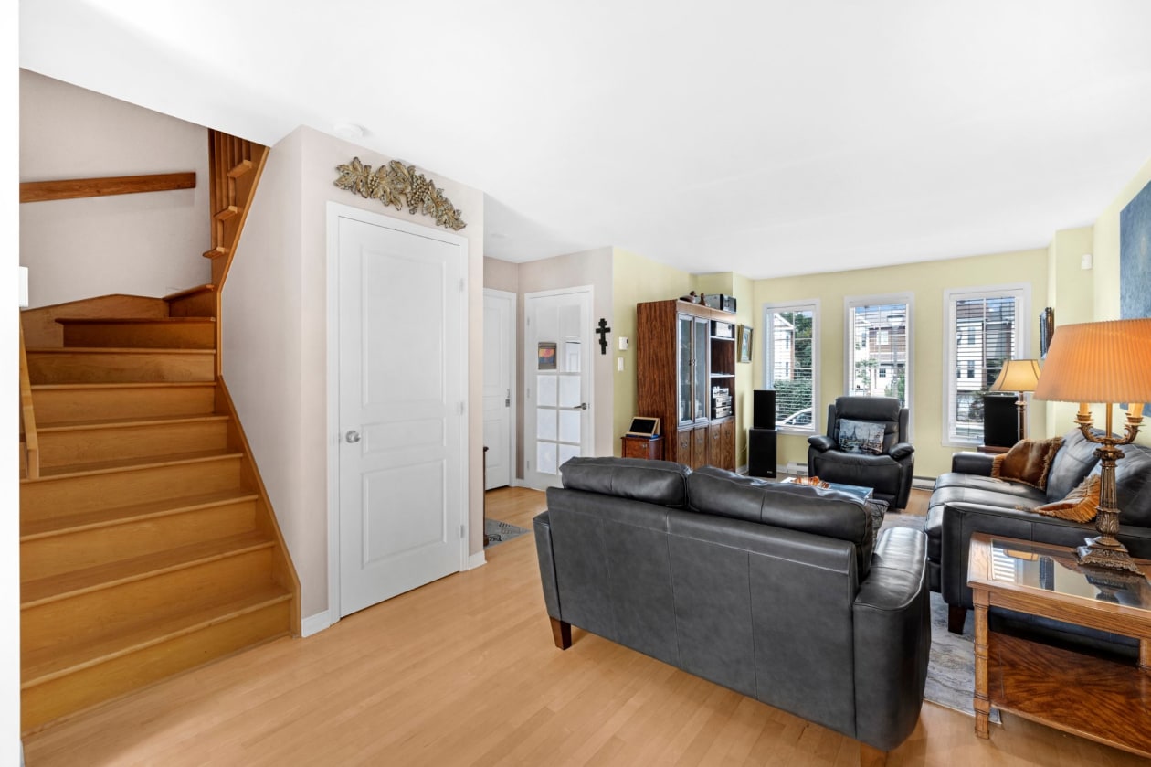 Escalier — 816, Rue du Faubourg, Longueuil (Le Vieux-Longueuil), J4N1S6, Longueuil (Le Vieux-Longueuil)