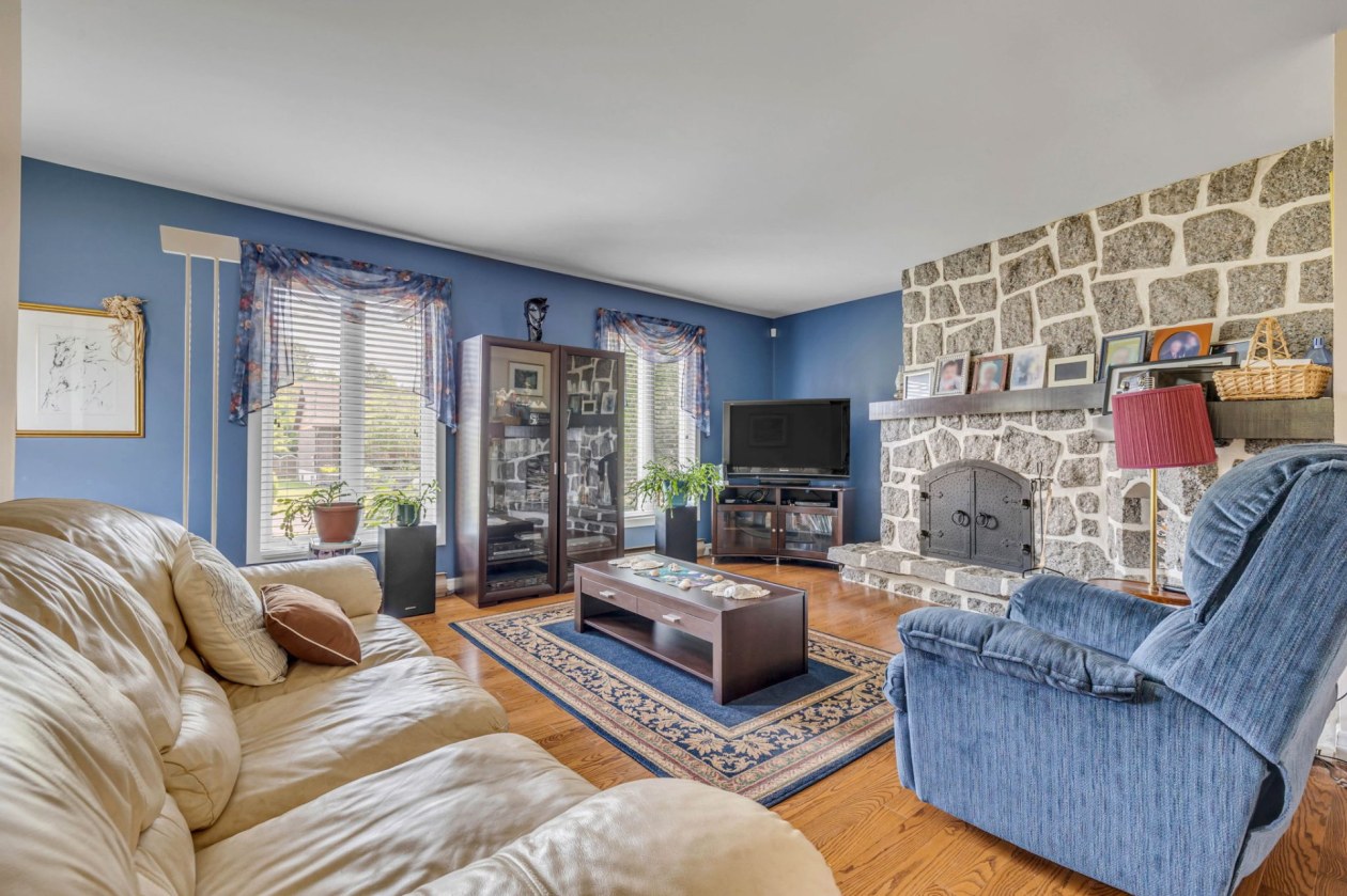 Salon — 115, Vieux Chemin, Saint-Raymond, G3L1Y5, Saint-Raymond