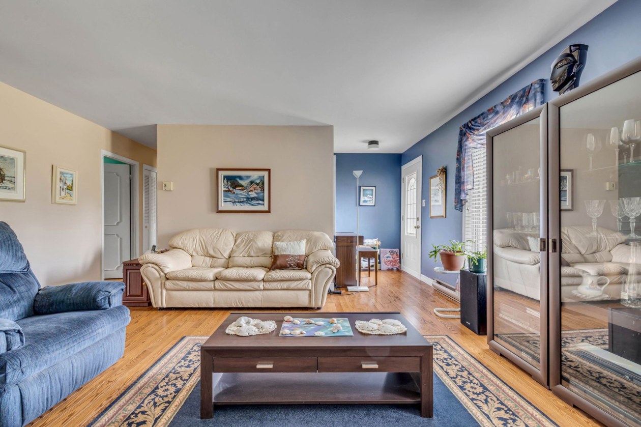 Salon — 115, Vieux Chemin, Saint-Raymond, G3L1Y5, Saint-Raymond