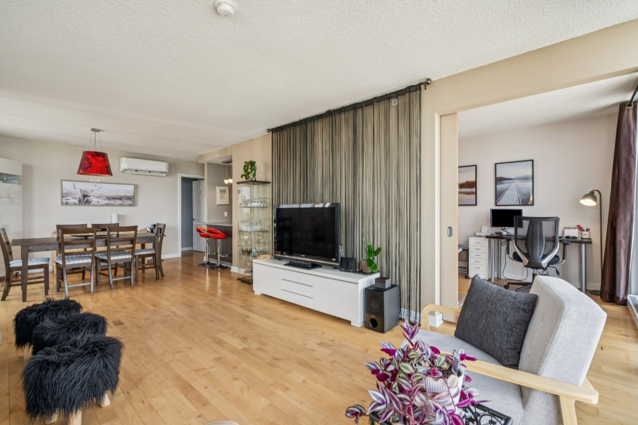 Salon — 4720, Rue Jean-Talon E., 706, Montréal (Saint-Léonard), H1S0B1, Montréal (Saint-Léonard)