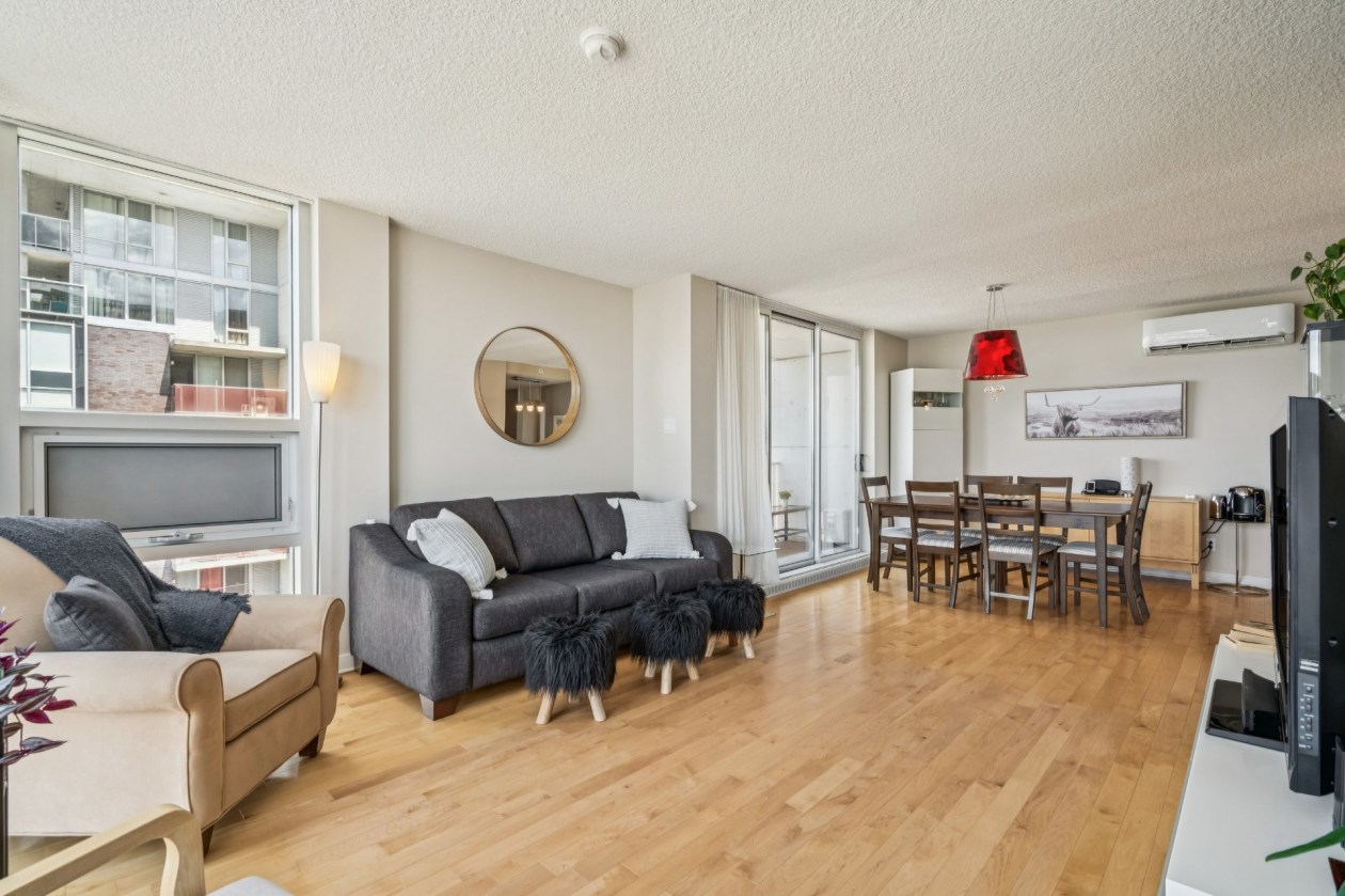 Salon — 4720, Rue Jean-Talon E., 706, Montréal (Saint-Léonard), H1S0B1, Montréal (Saint-Léonard)