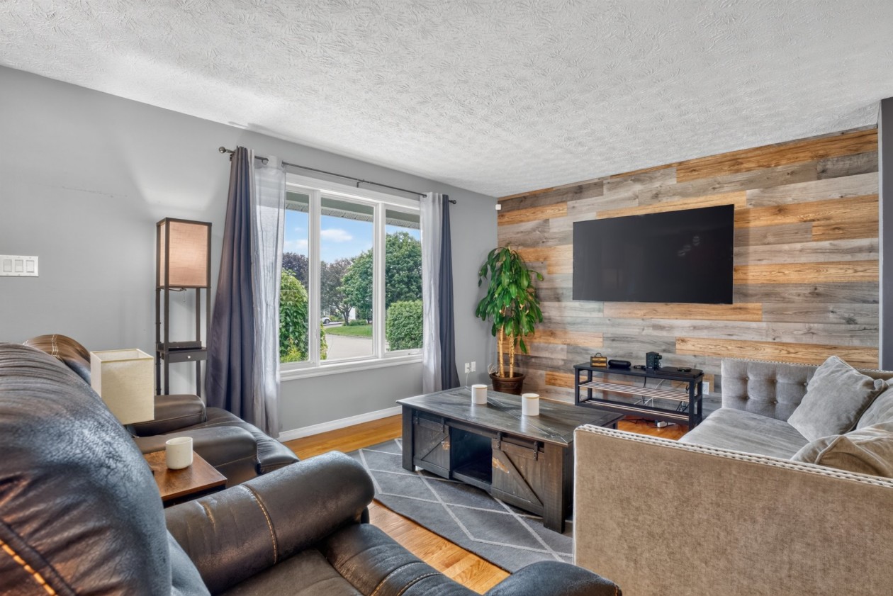 Salon — 3930, Rue Monseigneur-Moisan, Sherbrooke (Les Nations), J1L2B9, Sherbrooke (Les Nations)