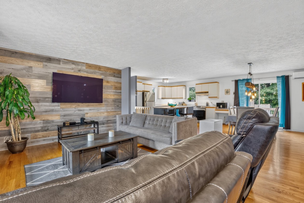 Salon — 3930, Rue Monseigneur-Moisan, Sherbrooke (Les Nations), J1L2B9, Sherbrooke (Les Nations)