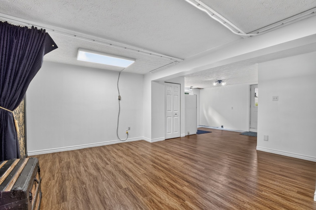 Salon — 3930, Rue Monseigneur-Moisan, Sherbrooke (Les Nations), J1L2B9, Sherbrooke (Les Nations)
