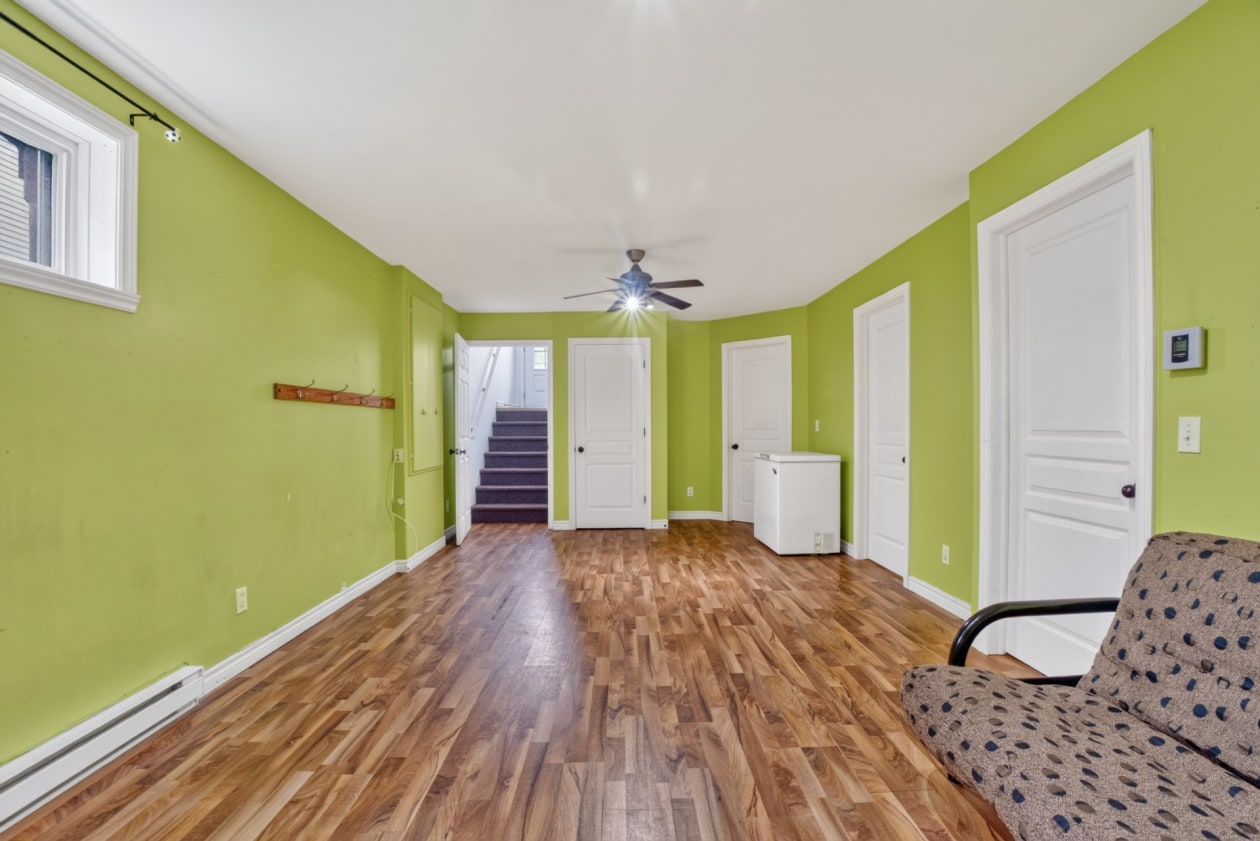 Salon — 2723, Rue des Rocheuses, Sherbrooke (Fleurimont), J1E0E4, Sherbrooke (Fleurimont)