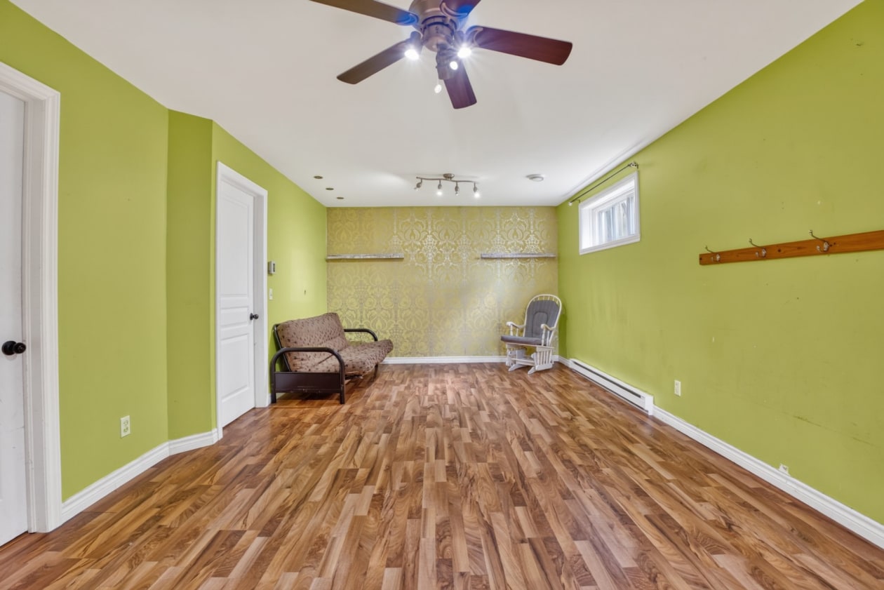 Salon — 2723, Rue des Rocheuses, Sherbrooke (Fleurimont), J1E0E4, Sherbrooke (Fleurimont)
