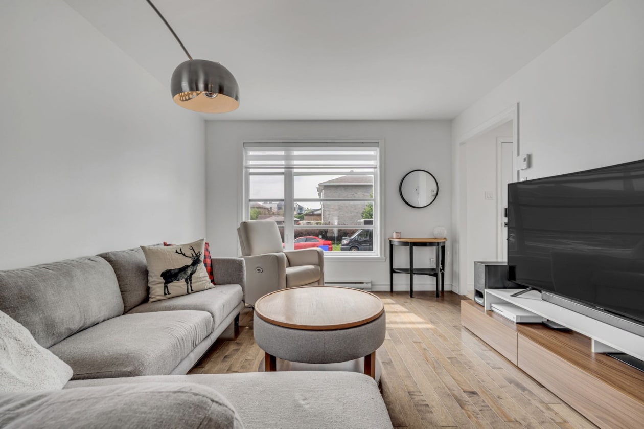Salon — 2170, Rue de la Cantatrice, Québec (Les Rivières), G2C0L6, Québec (Les Rivières)