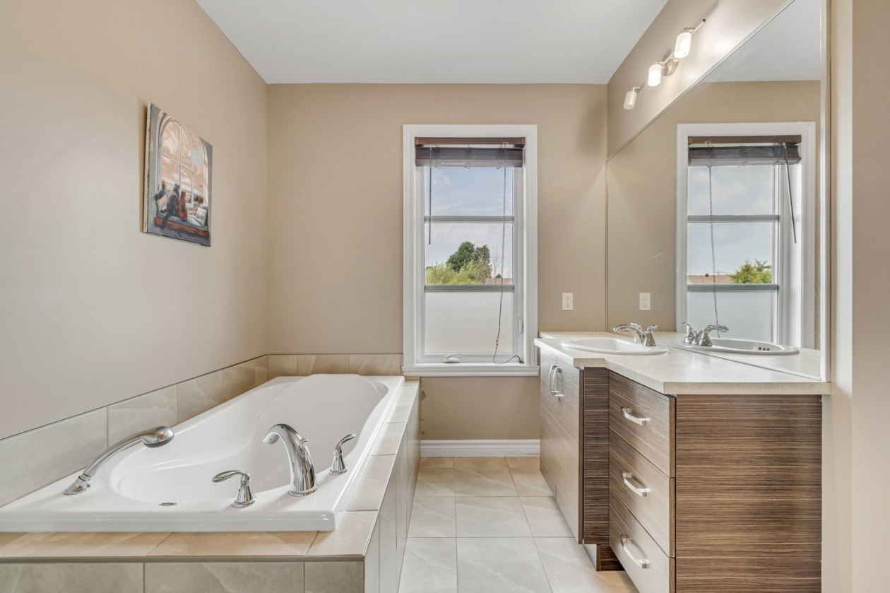 Salle de bains — 2170, Rue de la Cantatrice, Québec (Les Rivières), G2C0L6, Québec (Les Rivières)
