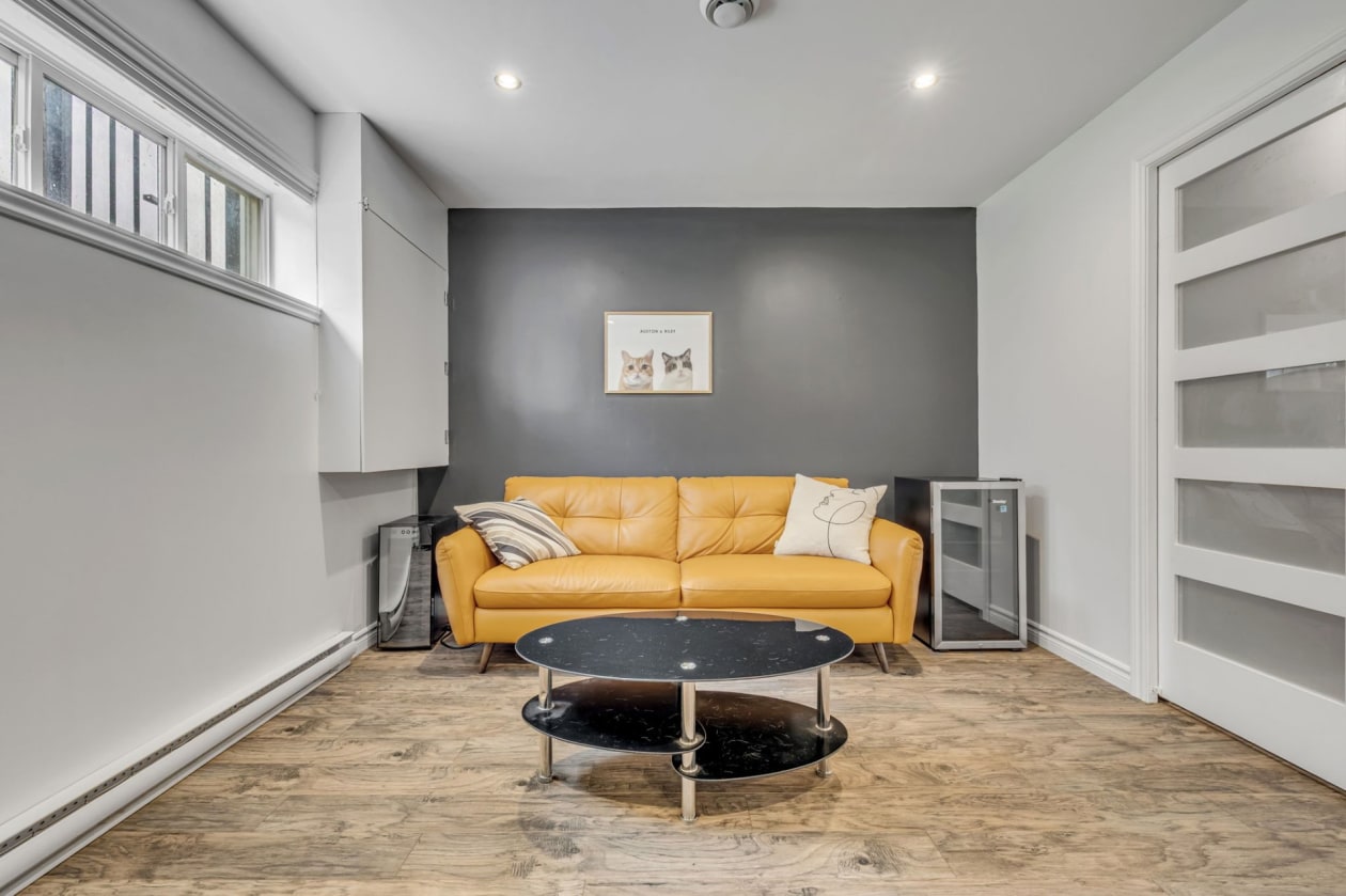 Salon — 2170, Rue de la Cantatrice, Québec (Les Rivières), G2C0L6, Québec (Les Rivières)