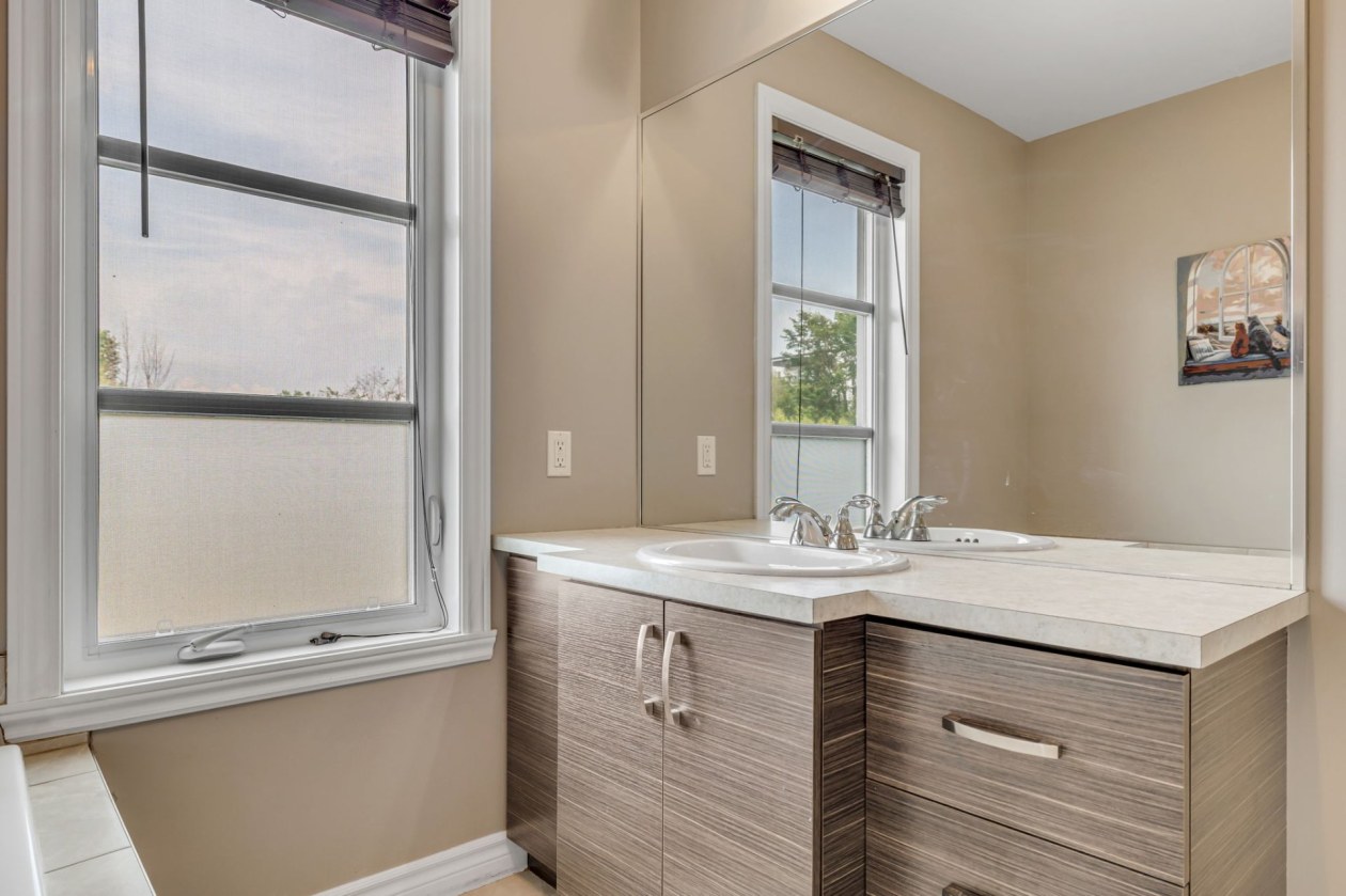 Salle de bains — 2170, Rue de la Cantatrice, Québec (Les Rivières), G2C0L6, Québec (Les Rivières)