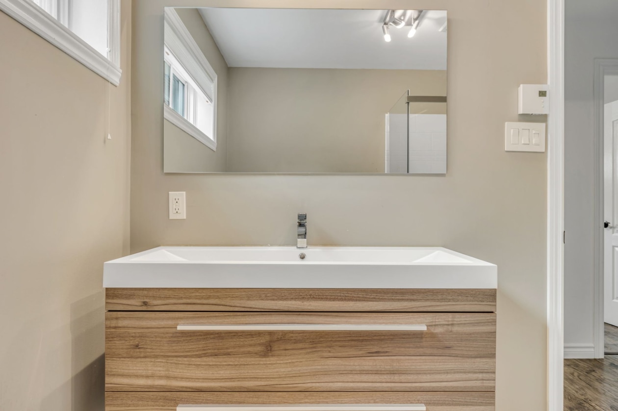 Salle de bains — 2170, Rue de la Cantatrice, Québec (Les Rivières), G2C0L6, Québec (Les Rivières)
