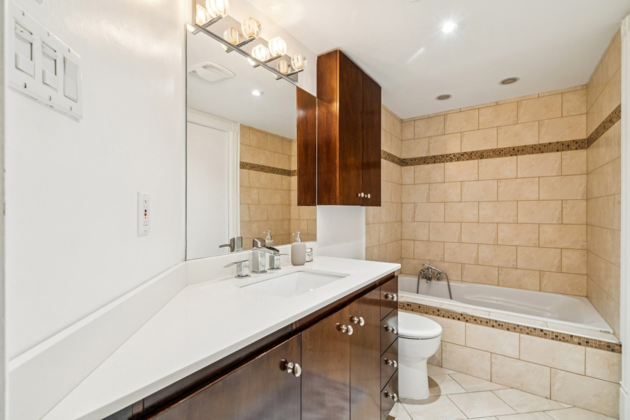 Salle de bains — 632, 36e Avenue, 301, Montréal (Lachine), H8T3M1, Montréal (Lachine)