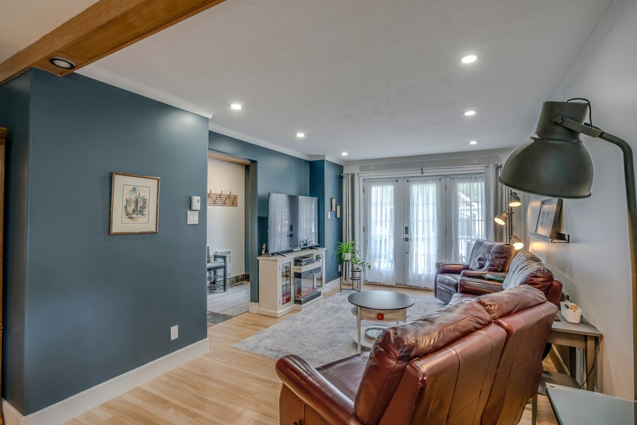 Salon — 878, Rue Rochette, Québec (Sainte-Foy/Sillery/Cap-Rouge), G1V4S7, Québec (Sainte-Foy/Sillery/Cap-Rouge)