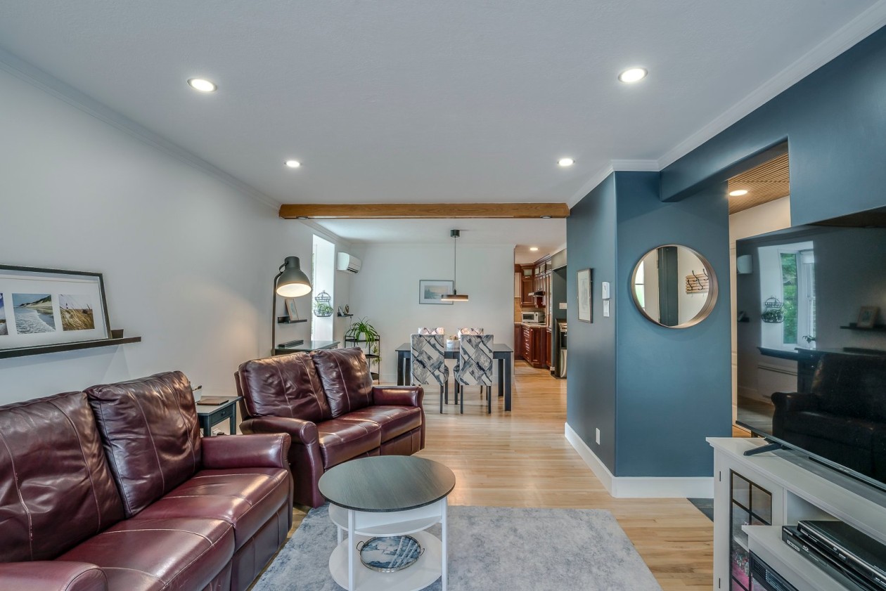 Salon — 878, Rue Rochette, Québec (Sainte-Foy/Sillery/Cap-Rouge), G1V4S7, Québec (Sainte-Foy/Sillery/Cap-Rouge)