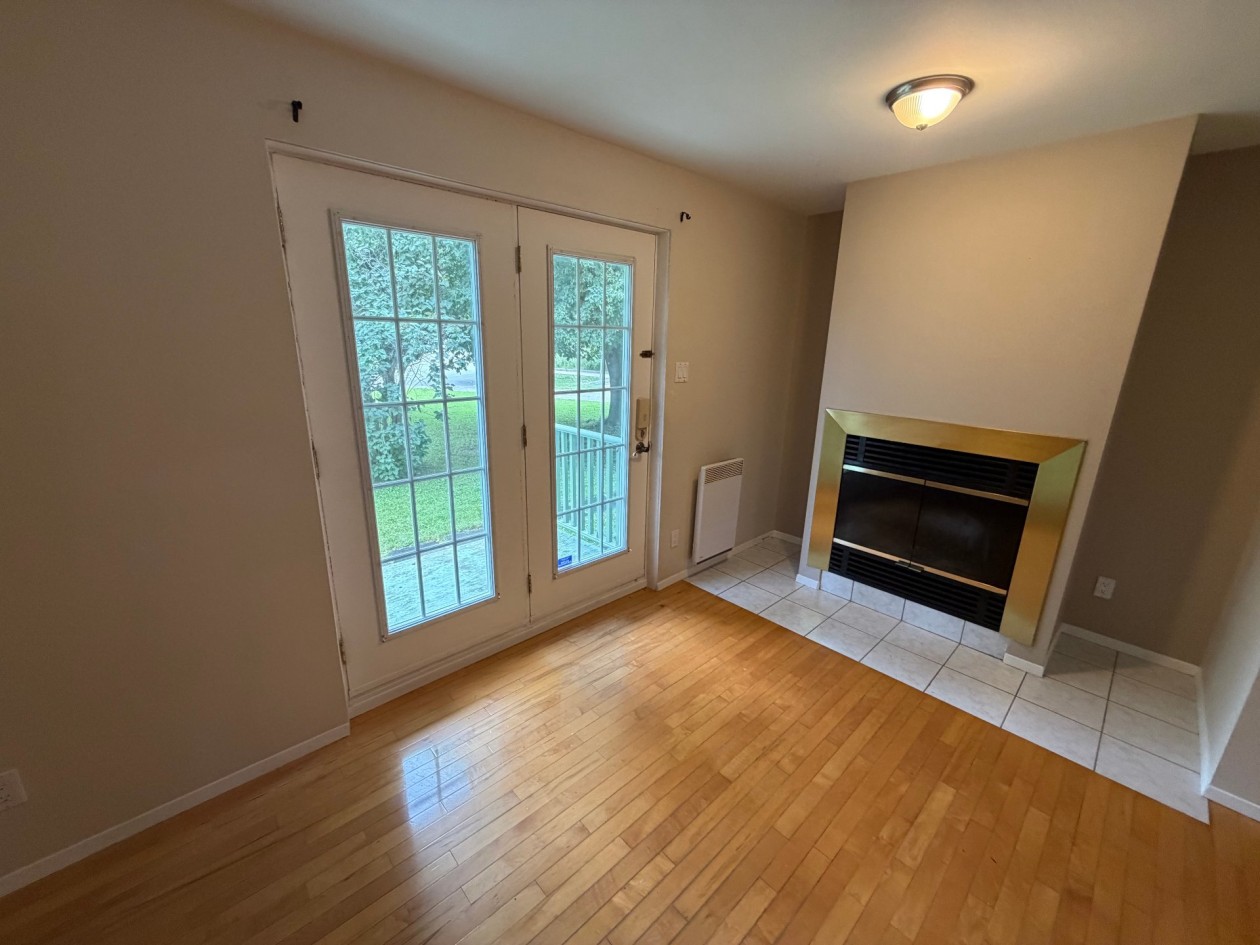 Salon — 750, Rue des Goélands, Saguenay (Chicoutimi), G7H7P8, Saguenay (Chicoutimi)