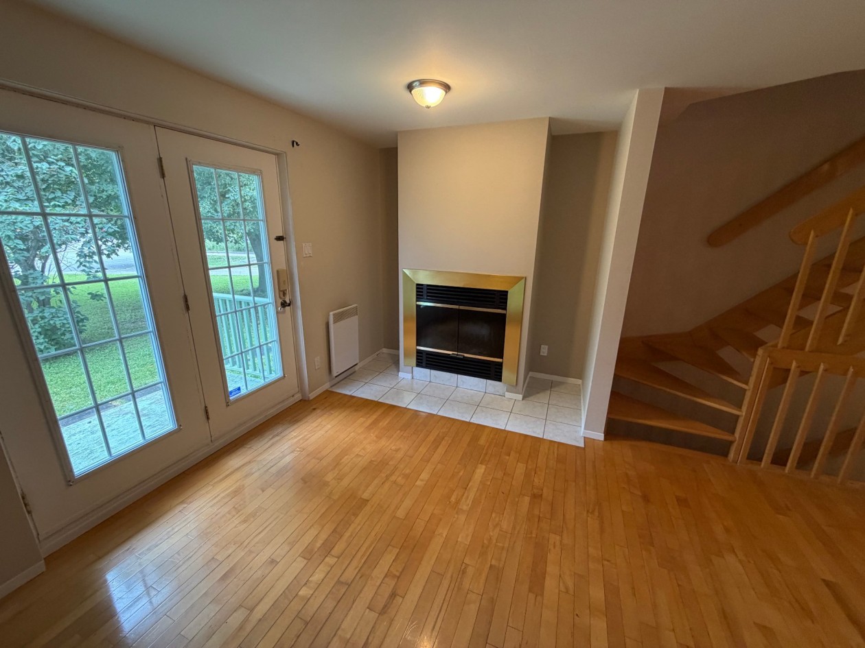 Salon — 750, Rue des Goélands, Saguenay (Chicoutimi), G7H7P8, Saguenay (Chicoutimi)