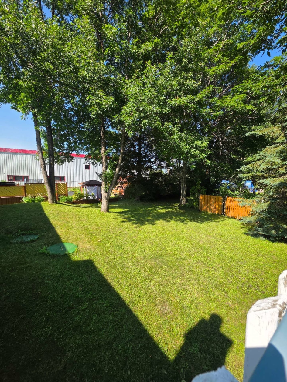 Cour — 1254, Ch. de Price, Mont-Joli, G5H3K6, Mont-Joli