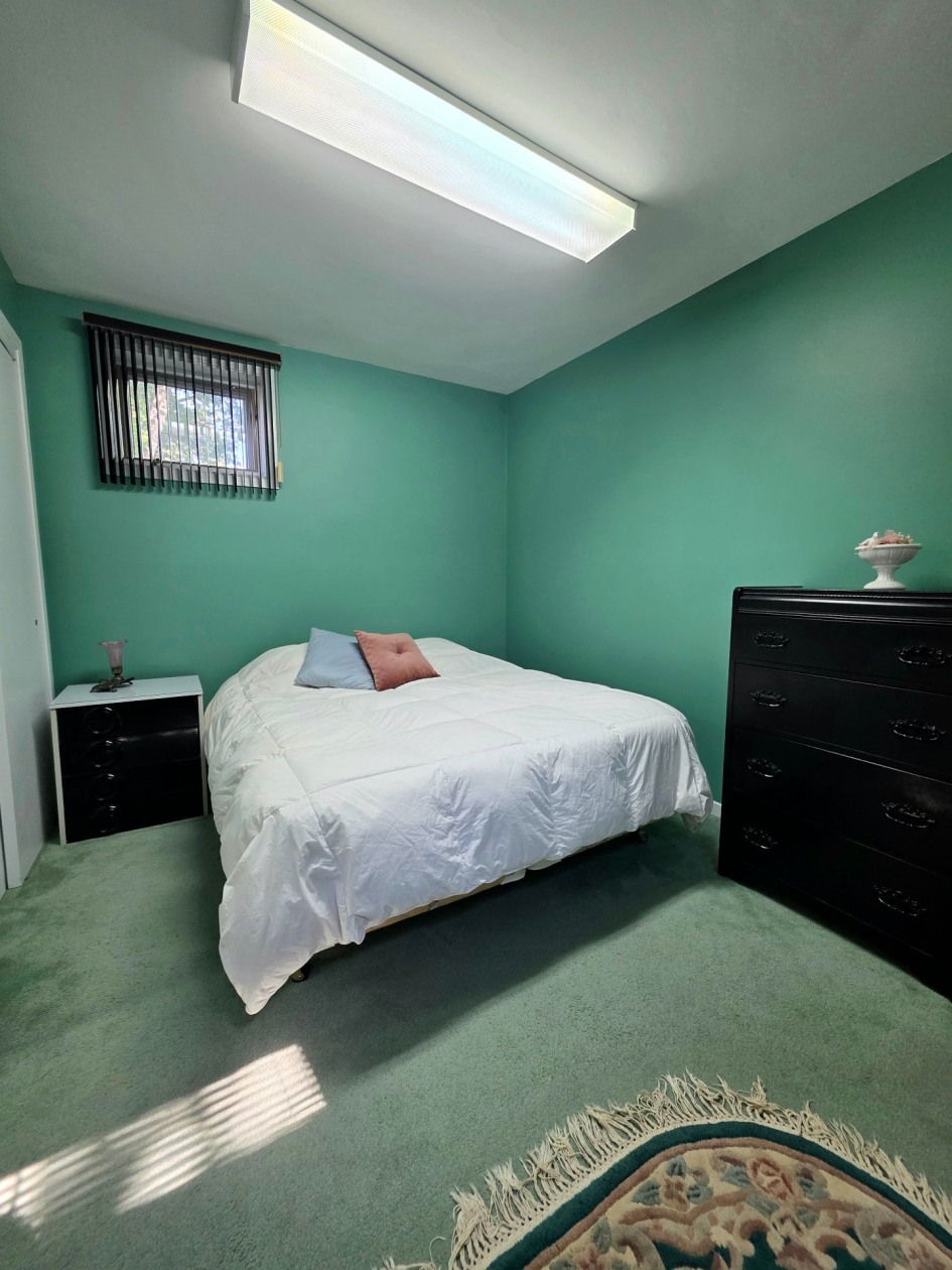 Chambre à coucher — 1254, Ch. de Price, Mont-Joli, G5H3K6, Mont-Joli