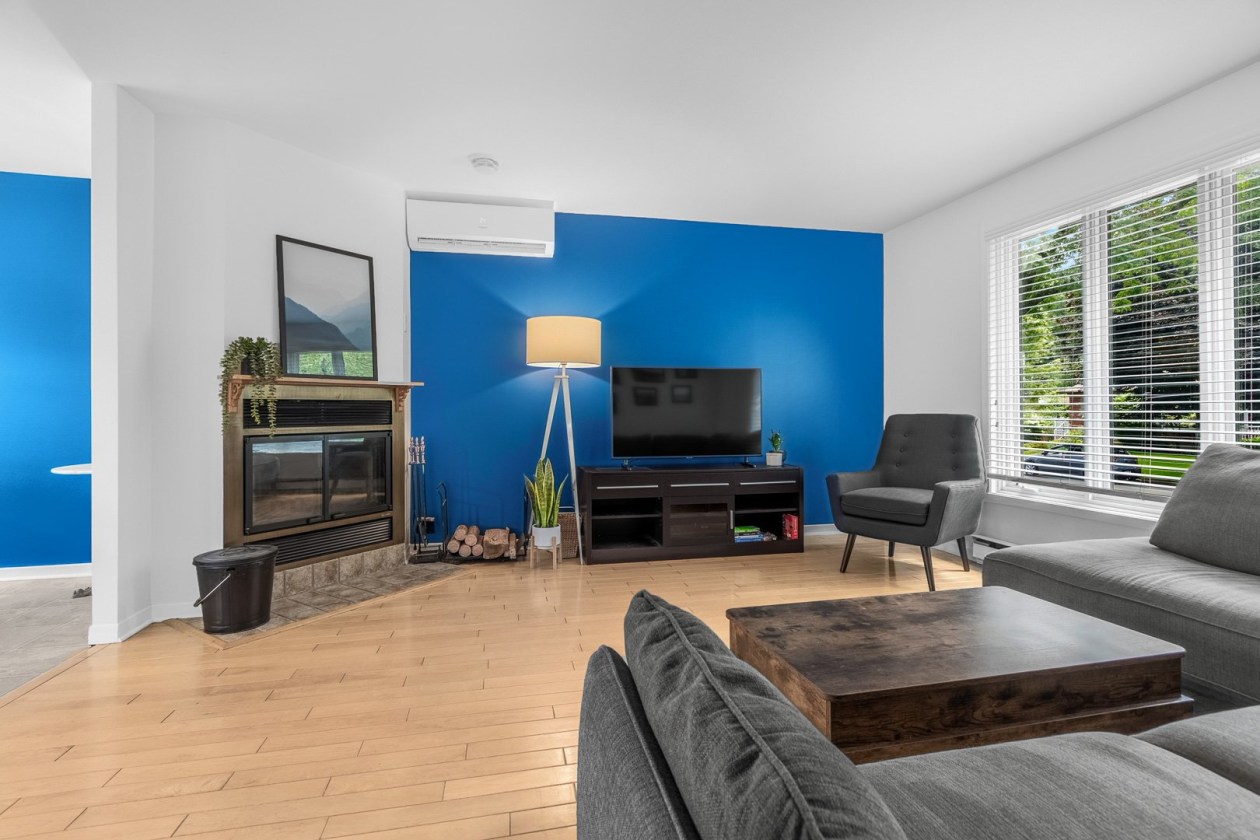 Salon — 590, Rue De Joinville, Québec (Les Rivières), G1P4C1, Québec (Les Rivières)