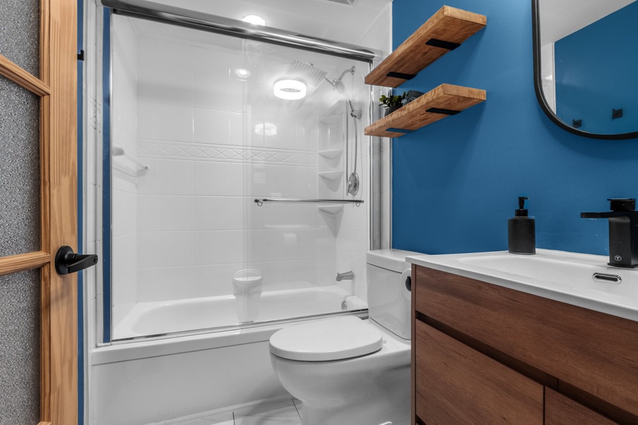 Salle de bains — 590, Rue De Joinville, Québec (Les Rivières), G1P4C1, Québec (Les Rivières)