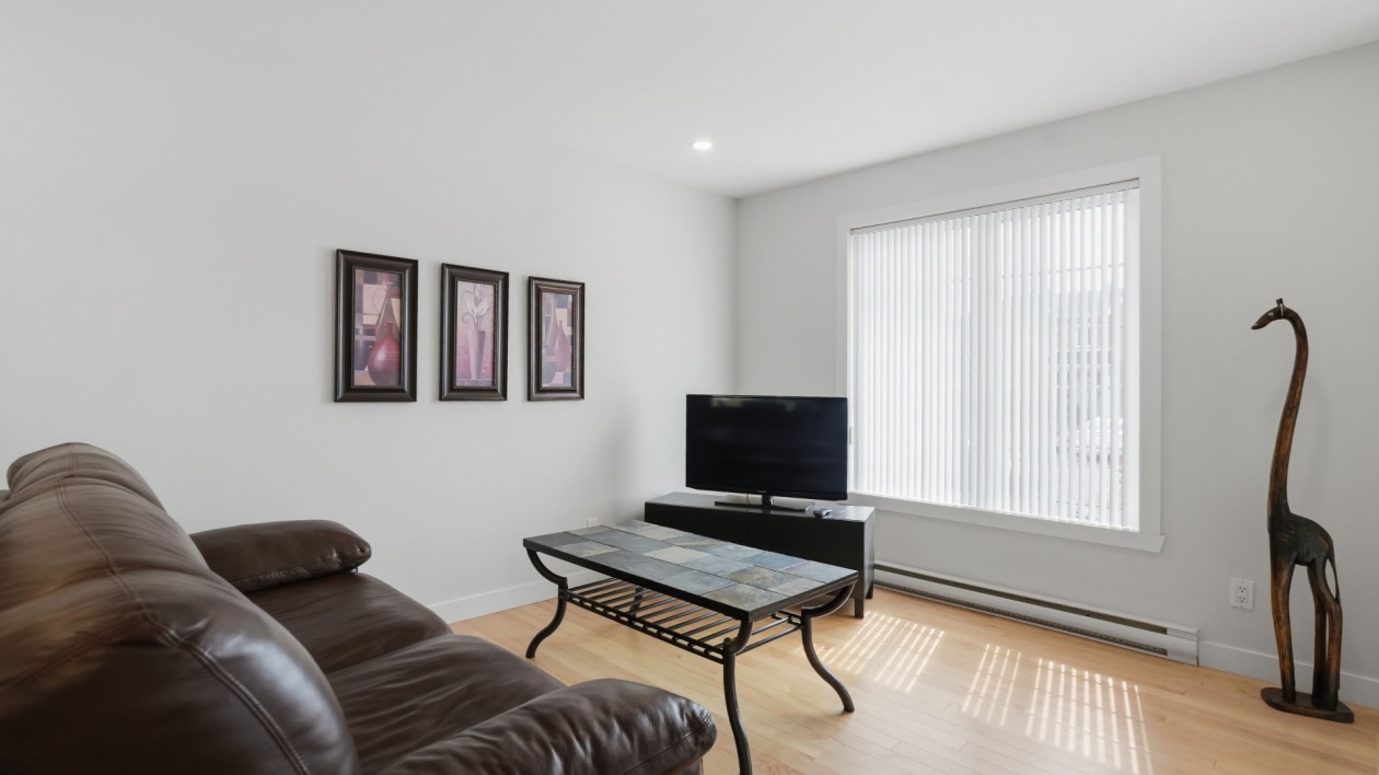 Salon — 3247, Rue François-De Villars, Québec (Beauport), G1C8A8, Québec (Beauport)