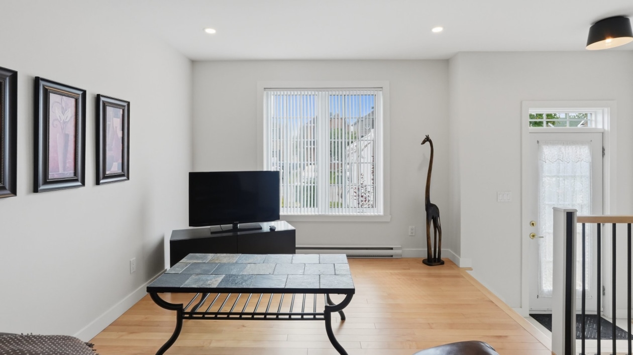 Salon — 3247, Rue François-De Villars, Québec (Beauport), G1C8A8, Québec (Beauport)