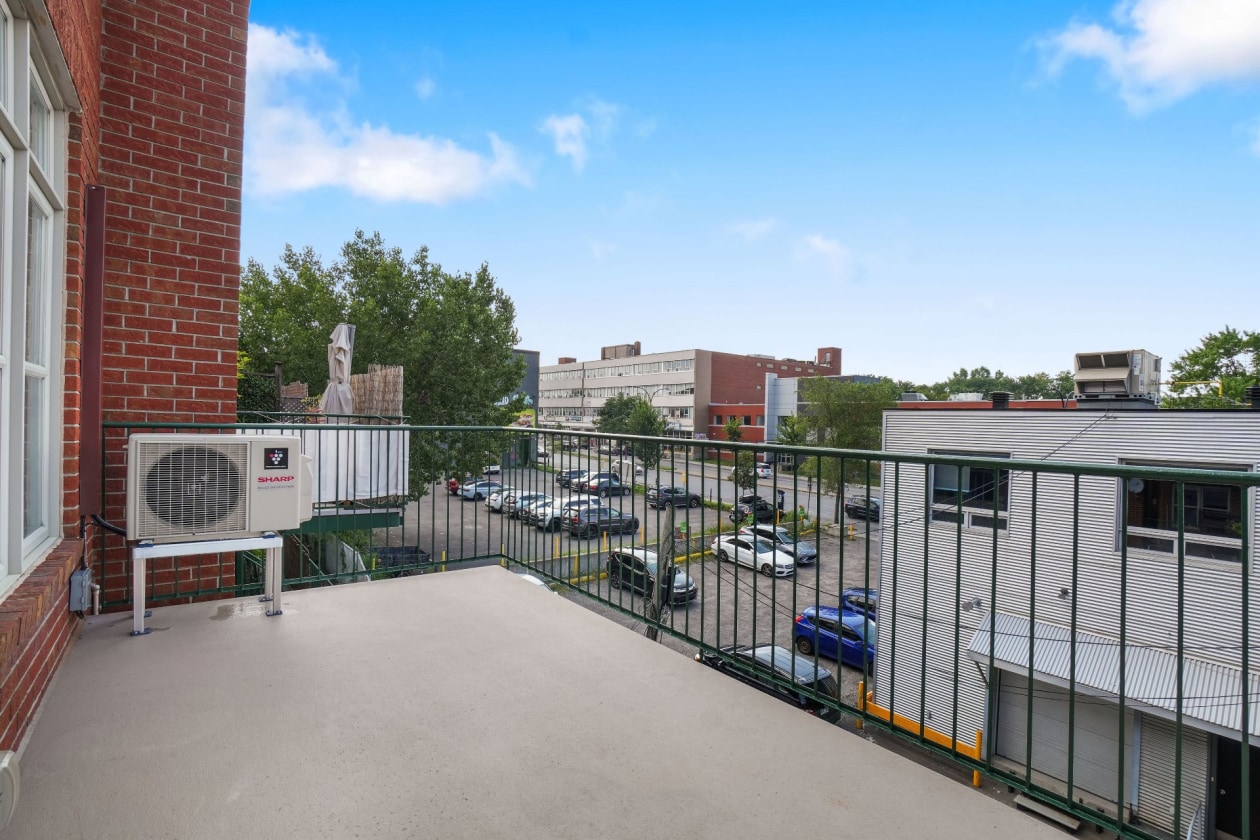 Balcon — 8490, Rue St-Dominique, Montréal (Villeray/Saint-Michel/Parc-Extension), H2P2L5, Montréal (Villeray/Saint-Michel/Parc-Extension)