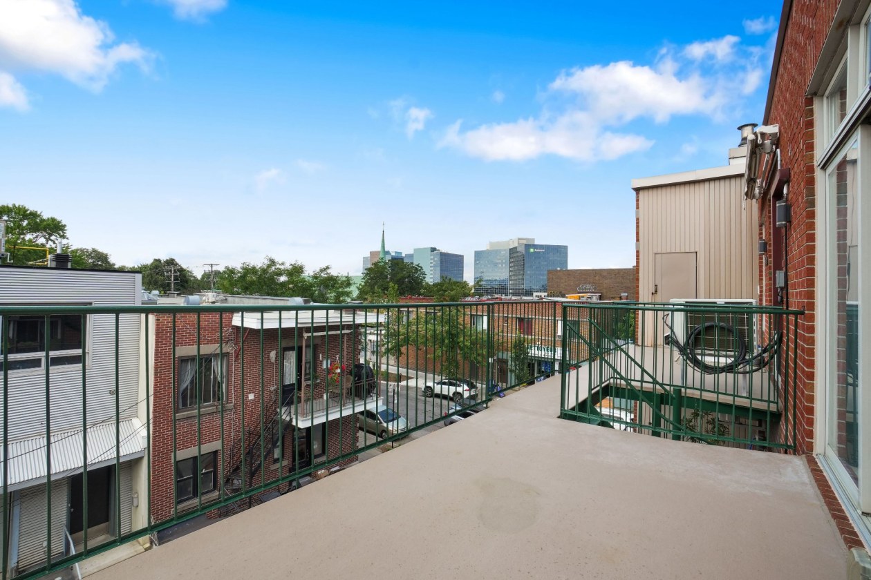 Balcon — 8490, Rue St-Dominique, Montréal (Villeray/Saint-Michel/Parc-Extension), H2P2L5, Montréal (Villeray/Saint-Michel/Parc-Extension)